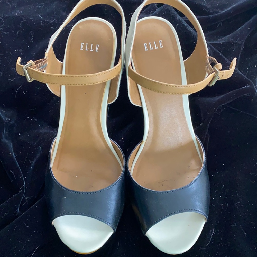 Gorgeous black, tan, & white wedge sandals
